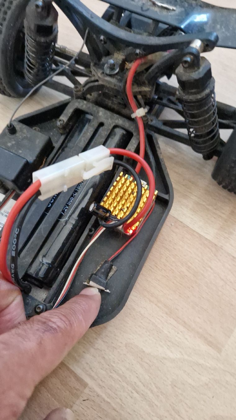 RC Modellbau: 1:10 Elektro Buggy 2WD RC Auto – Gebraucht aus Zürich von Arianco 8