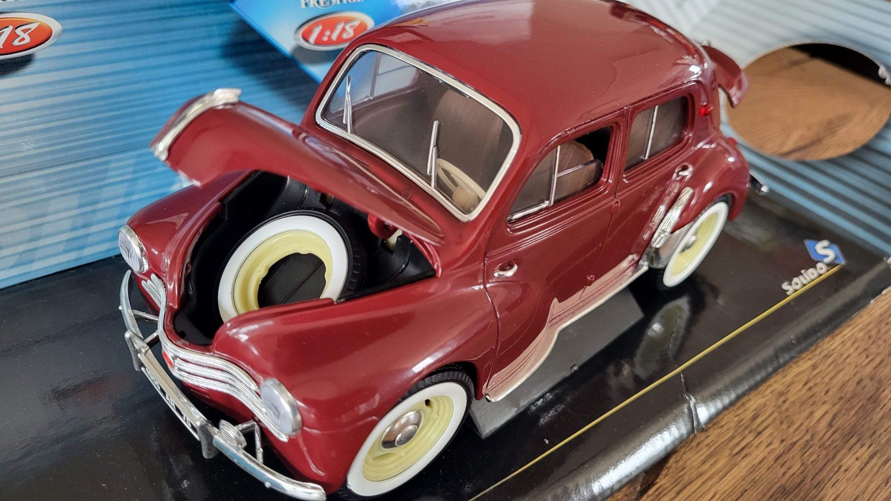 Solido Modellautos: Renault 4CV Berline 1:18 Solido – Gebraucht aus Rothrist von Juana5 5