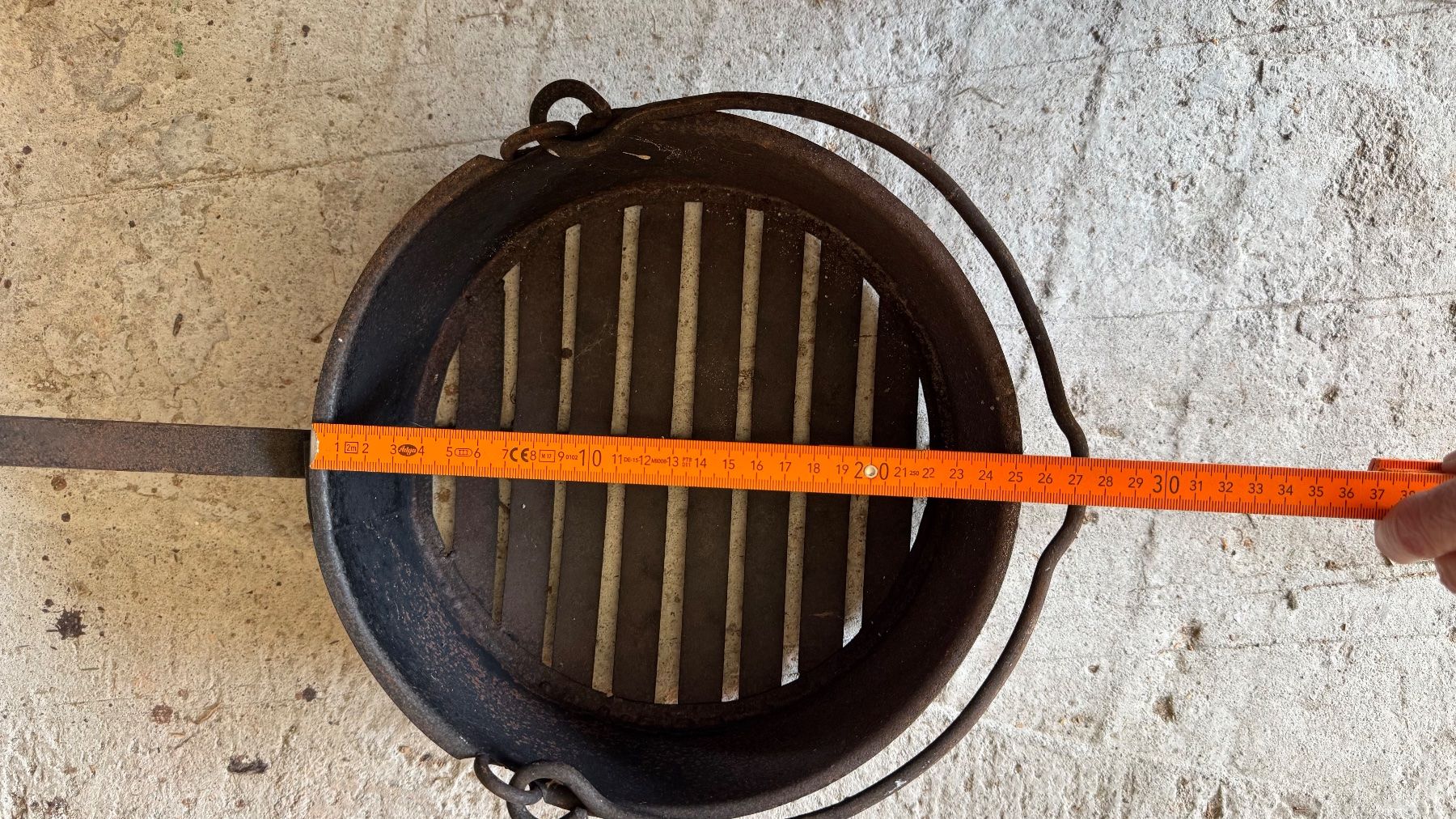 Padelle: Padella per Castagne – Usato da Monte Carasso venduto da Ely67 2