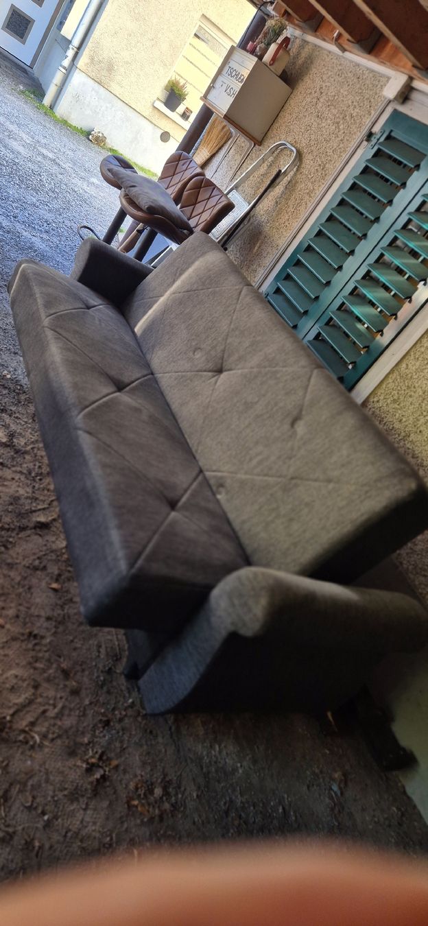 Divani: Schlafsofa – Usato da näfels venduto da vrenit 1