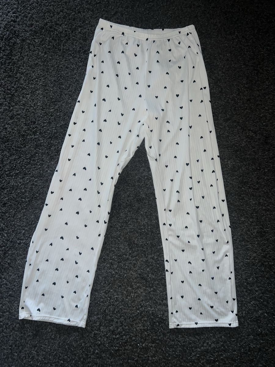 Negligees & Pyjamas: Pyjama Set Damen Weiss Herzchen Gr. M – Neu (gemäss Beschreibung) aus Effretikon von Briga.S. 2