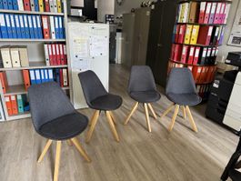 Chaises pivotantes JYSK tissu gris pieds bois set de 4 