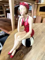 Bade Nixe auf Ball Badeanzug rot H: 37 Kunstharz/Steinpulver