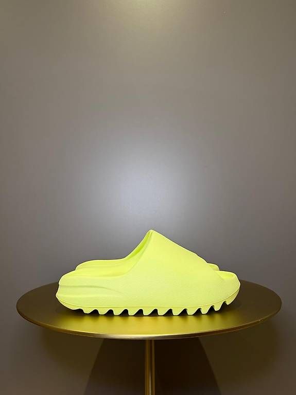 Scarpe da uomo: Yeezy Slide "Glow Green" – Usato da Langnau i. E. venduto da dis_tc9q