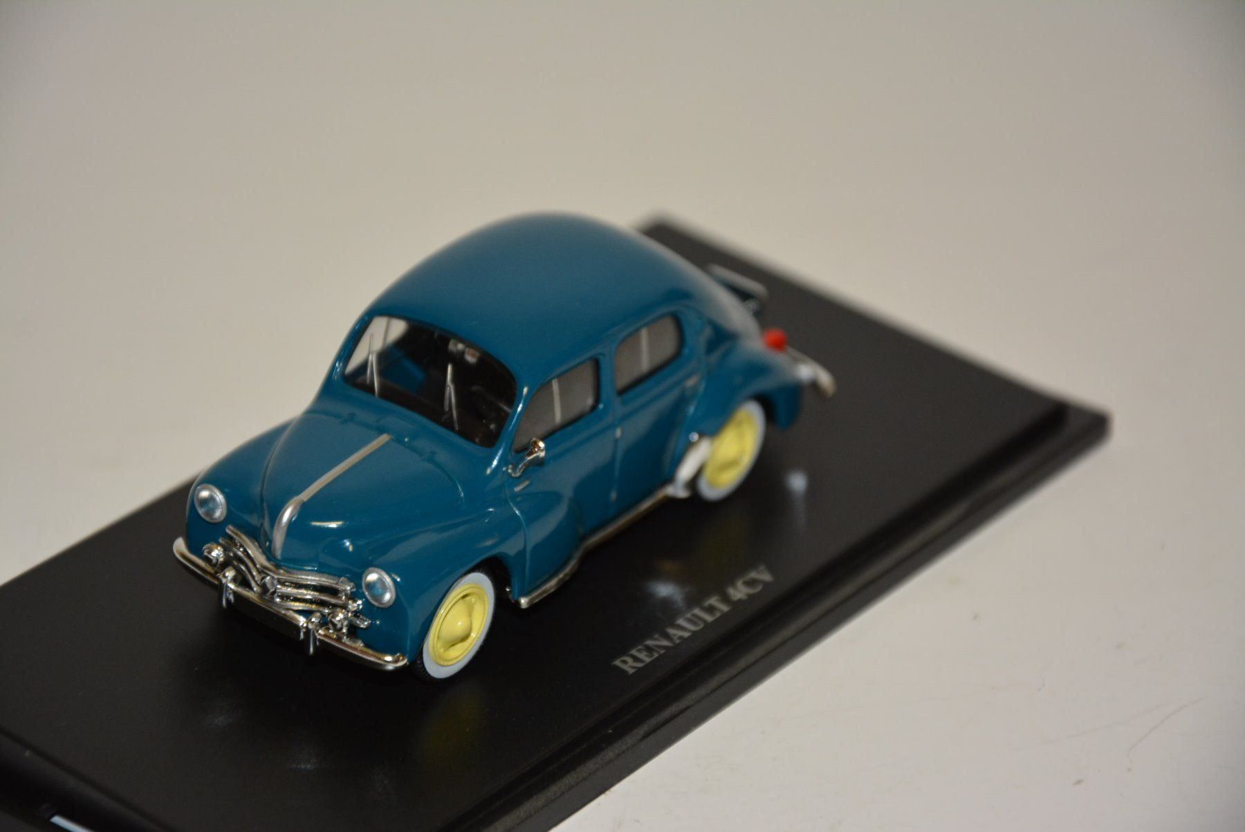 Renault Modellini d'auto: Renault 4CV , Universal Hobbies , 1:43 – Nuovo e nell'imballaggio originale da Goldach venduto da Feivel9 3