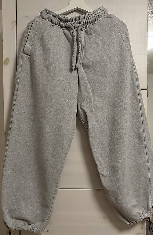 Pantalons: Jogging  – D'occasion à Yverdon-les-Bains par may_r5f7