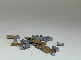 GB1- Milchkannen aus Weissmetall Paletten