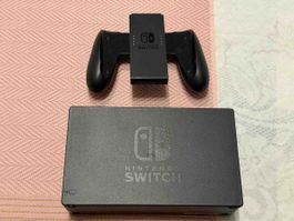 Nintendo Switch Dock e impugnatura usato