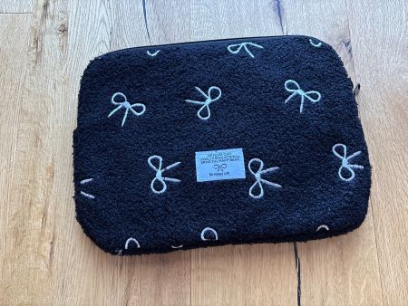 Laptop-/Ipadtasche schwarz mit Schleifenmuster Teddystoff