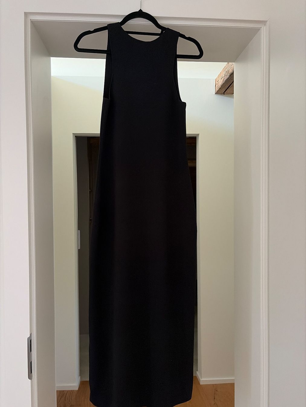 Cos Kleider: COS Kleid, Gr. M, sitzt wie ein Handschuh – Gebraucht aus Goldau von car_8v8h 1