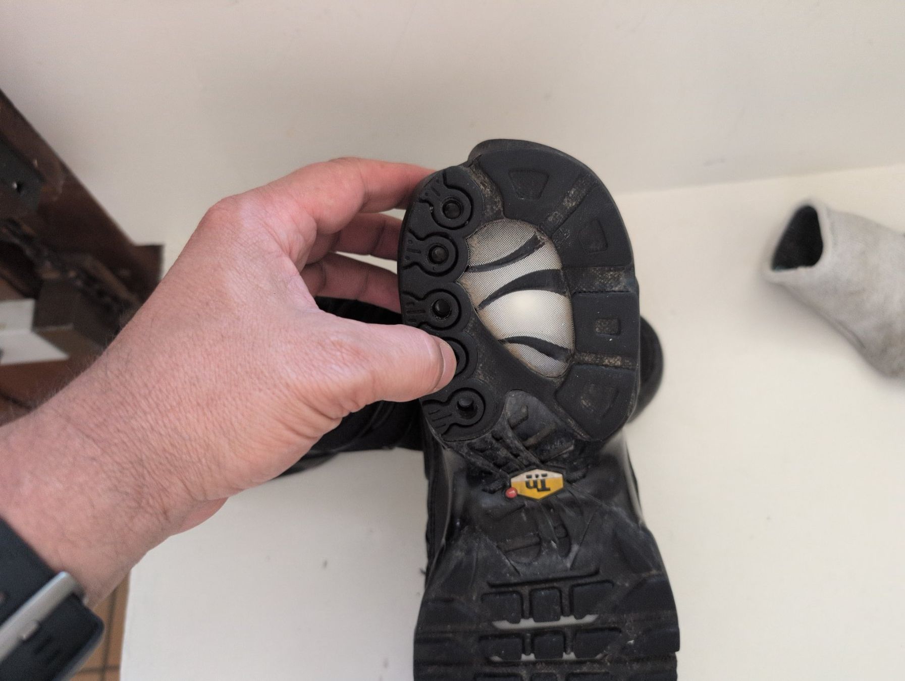 Nike Scarpe da uomo: Nike Air Max Plus "Triple Black" (EU44.5) – Usato da Montreux venduto da kambio 1