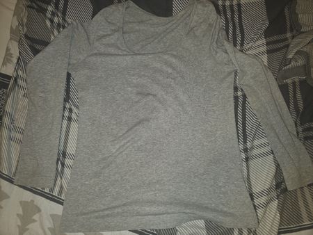Graues Langarmshirt, Grösse M - Ideal für den Übergang!