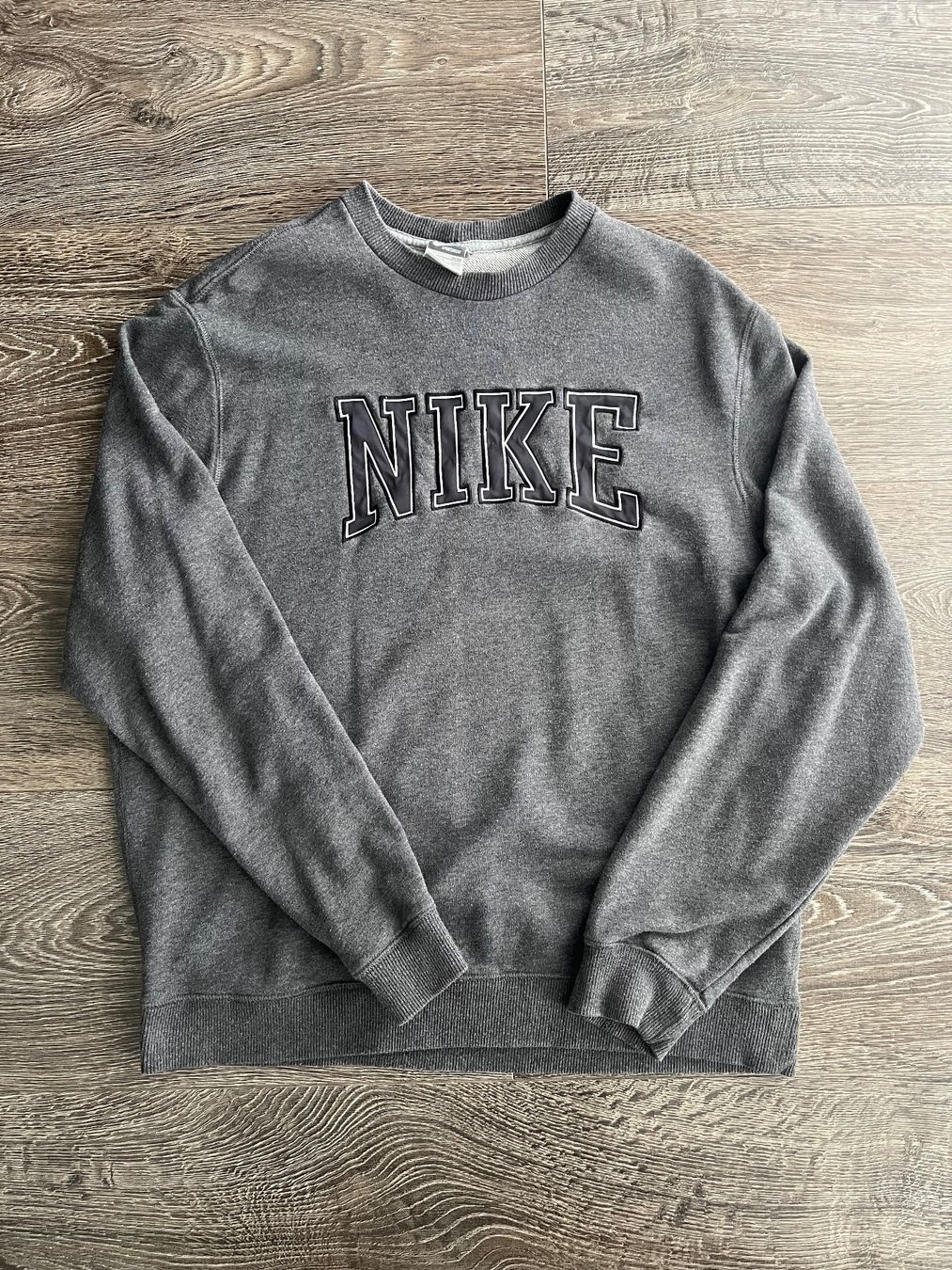 Nike Maglioni & Felpe: Nike Vintage Sweatshirt – Usato da Bülach venduto da eryo343