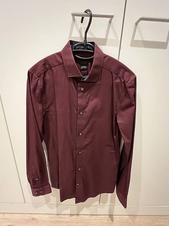 Camicie: Hemd Bordeauxrot – Usato da Zürich venduto da BigRock89