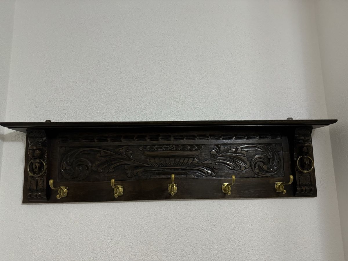 Guardaroba: Antike Garderobe aus Holz – Usato da Balsthal venduto da Narulya