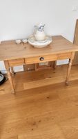 Antiker Holztisch mit Schublade 113x76x68 cm massiv