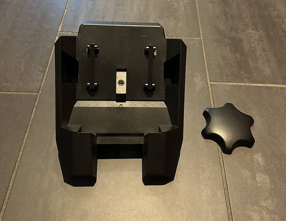 Supporti a parete: Fanatec Tischklemme – Usato da Jona venduto da mat_vtc8