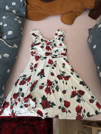 Weisses Kleid mit Rosen print