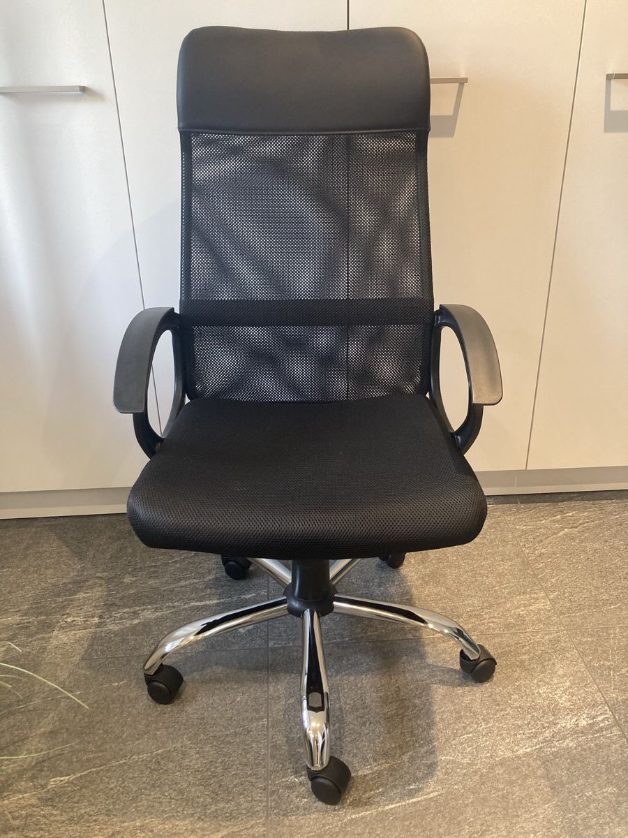 Chaises: Bürostuhl  – D'occasion à Schwändi GL par Blacklife 2