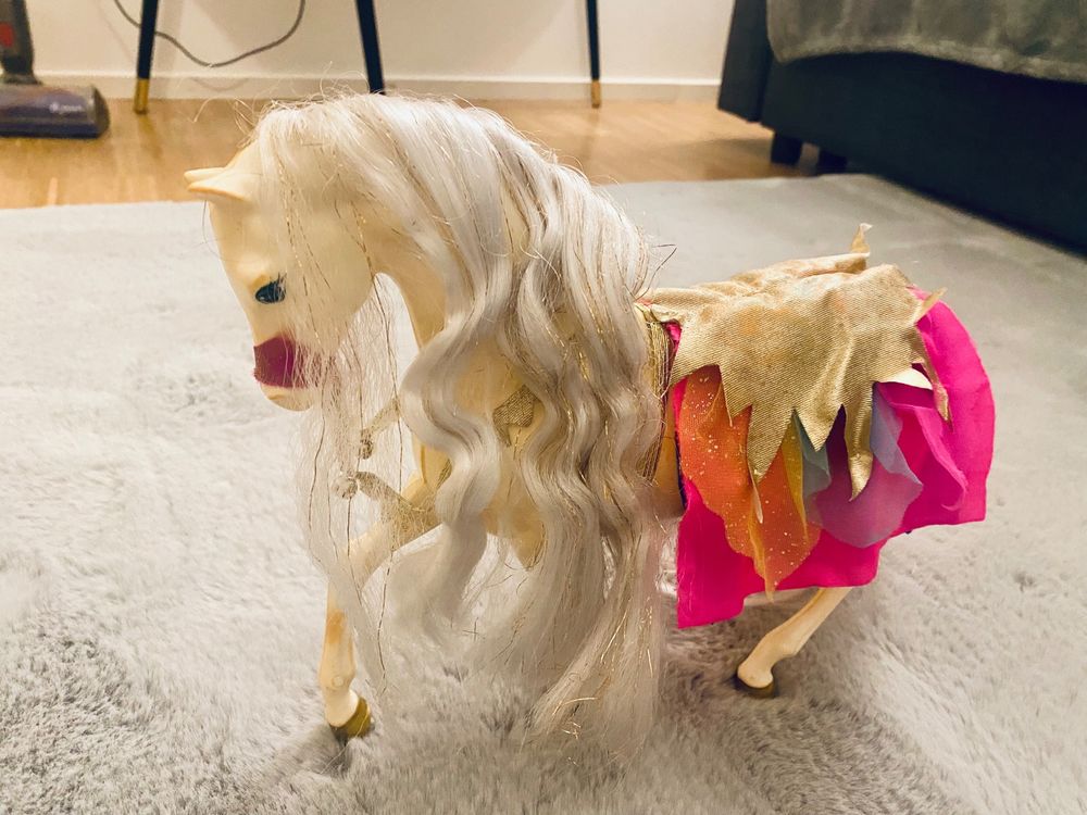 Sammlerstück Barbiepferd ca. 25 Jahre alt zu verkaufen 1