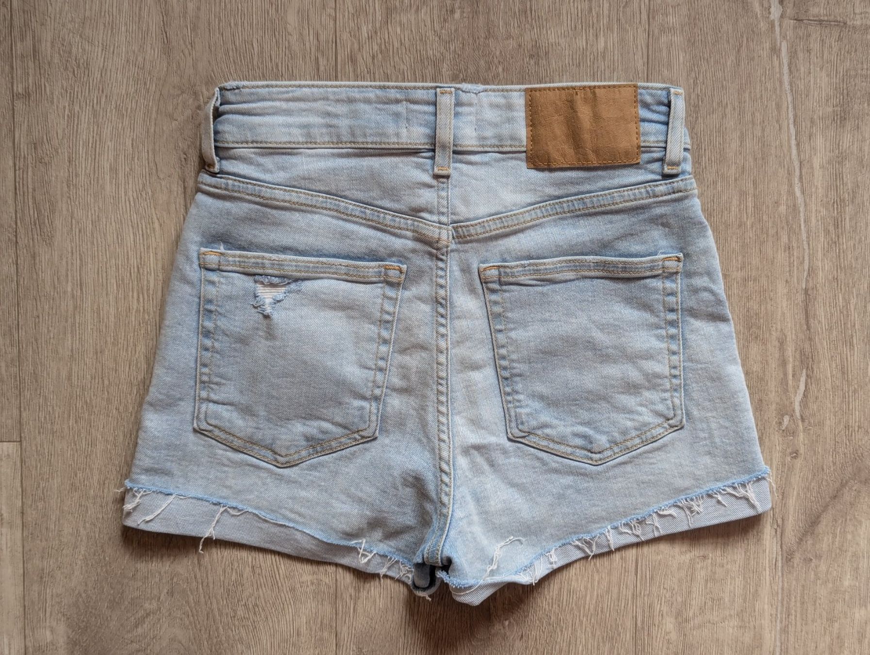 H&M Pantaloni: H&M denim shorts. – Nuovo (secondo la descrizione) da Altendorf venduto da jak_lkk8 1