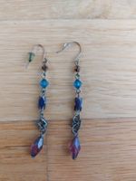 Jolies boucles d'oreilles pendantes perles irisées