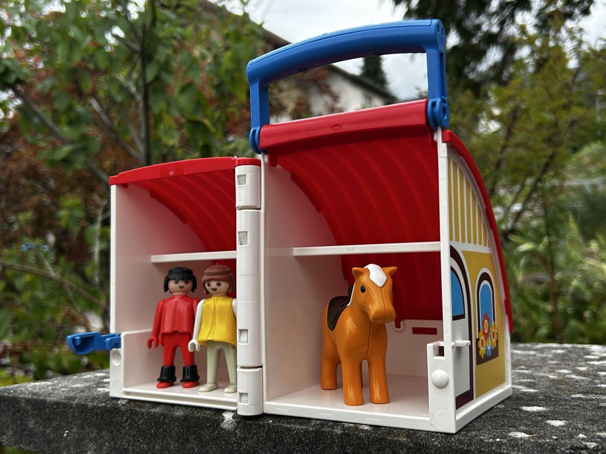 Playmobil Giocattoli: Playmobil-Garage oder Stall mit Pferd und Figur – Usato da Lengnau BE venduto da AgriOttu 3