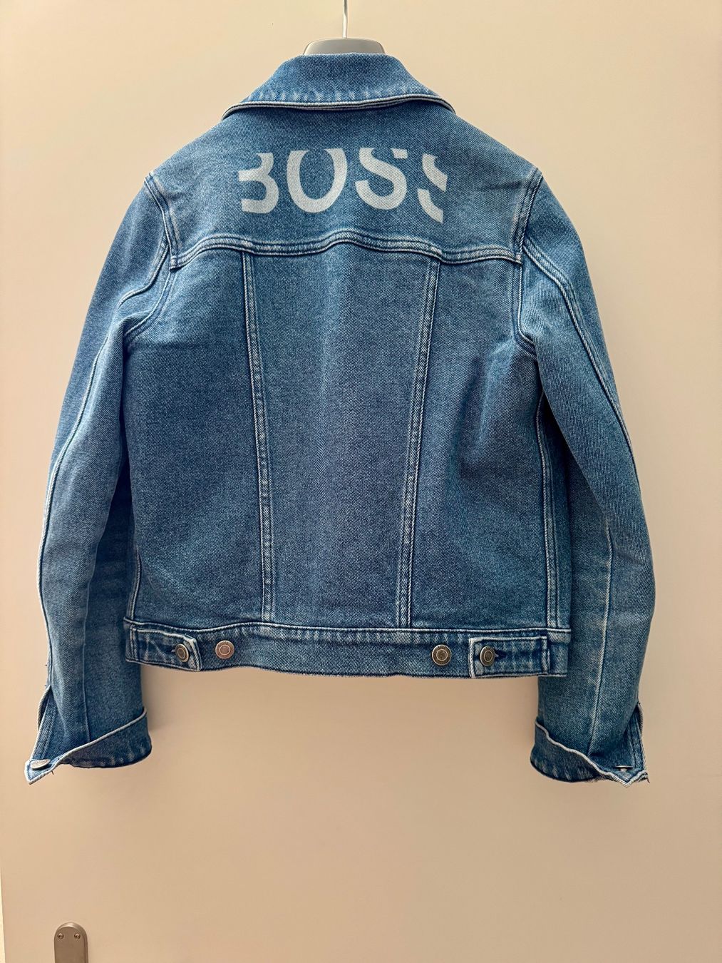 Hugo Boss Giacche: Hugo Boss Damen Jeans Jacke – Usato da Zürich venduto da VictoriaGVA