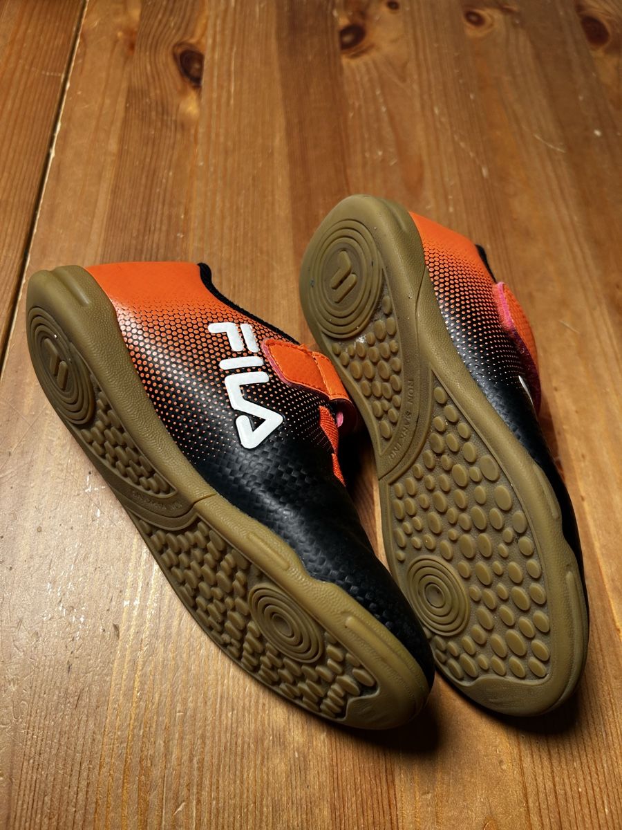 Scarpe per ragazzi: Kinder Hallenschuhe Fils – Usato da Ostermundigen venduto da Tlue22 1