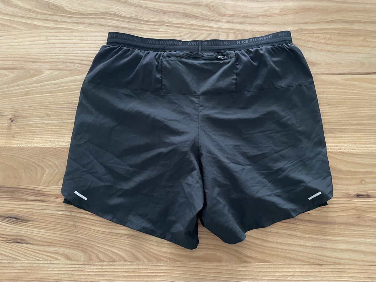 Nike Hosen: Nike Laufshorts dunkelgrau Grösse L – Gebraucht aus Basel von MarkenundKleidung 4
