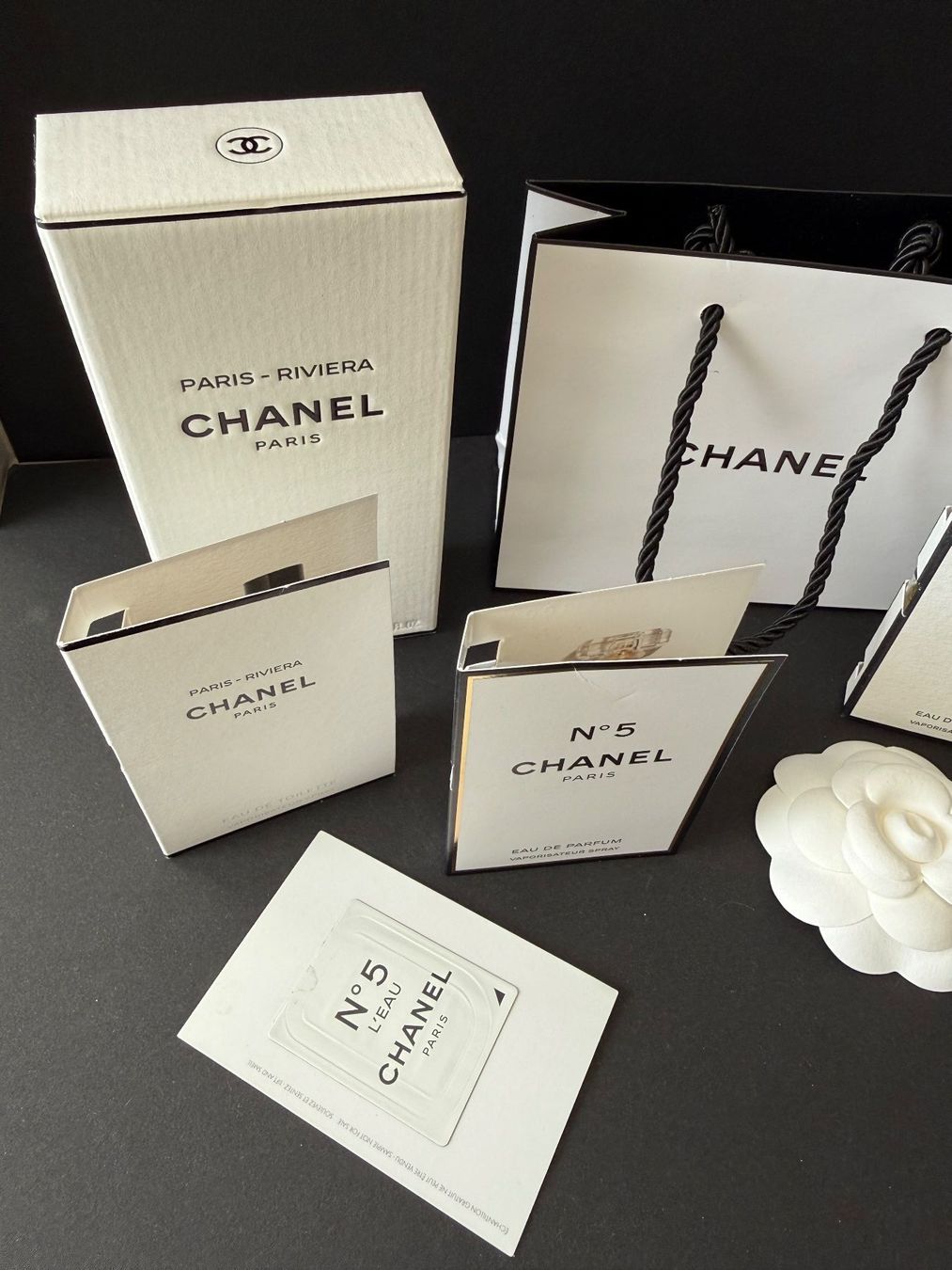 Chanel Borse: CHANEL - Parfumminis  Papiertasche Kamelie Geschenksband – Nuovo (secondo la descrizione) da St. Gallen venduto da aracne 6