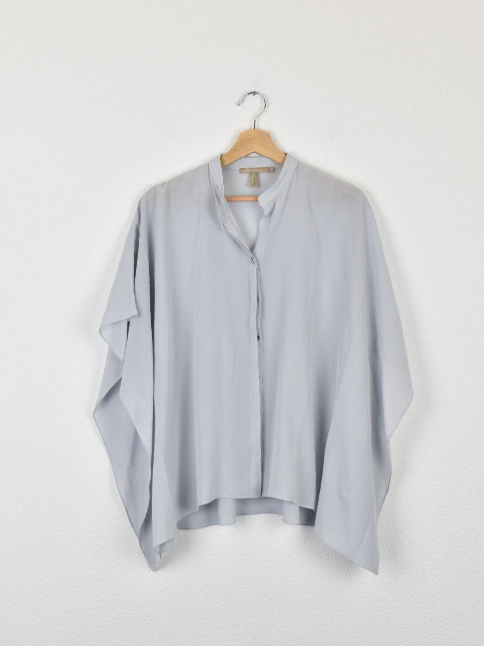 Blusen: Chalize Seidenbluse, Poncho Stil, hellblau, Gr.36, oversized – Gebraucht aus Nürensdorf von 2ND_STORY