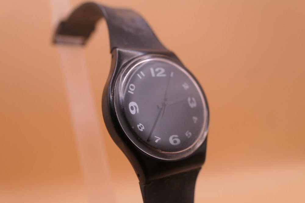 Swatch Orologi: Swatch Gent "AFTER DARK" GB144, neue Batterie – Usato da Thun venduto da CHRONOTIKA 2