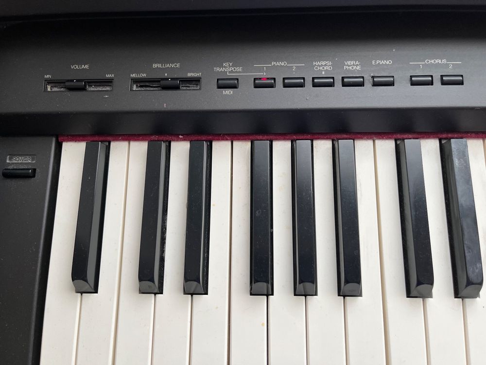 Digital Piano Roland HP-1000S mit Stuhl | Kaufen auf Ricardo