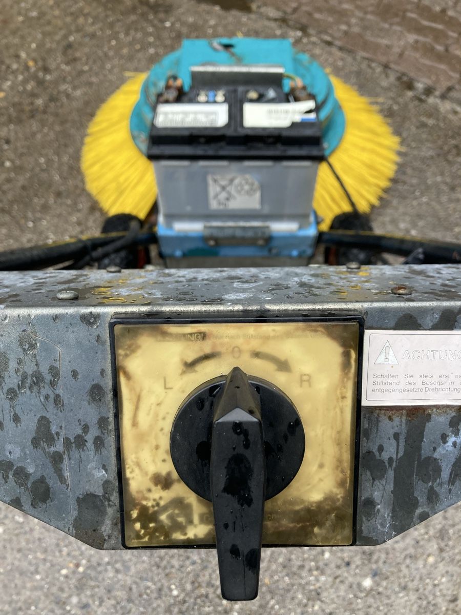 Sonstige Reinigungsgeräte: Rotationsbesen Kehrmaschine – Gebraucht aus Mönchaltorf von Tschibi 5
