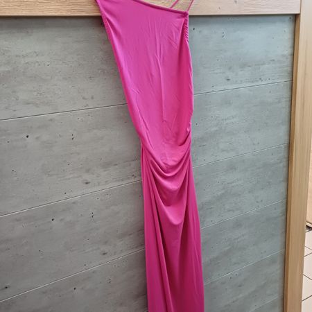 Robe fuchsia, Bershka