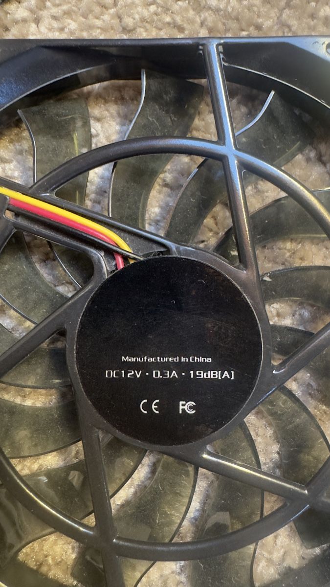Ventilatori: Ventilateur PC 12V 0.3A 19dB 3-pin – Usato da Vuippens venduto da Anna_as 1