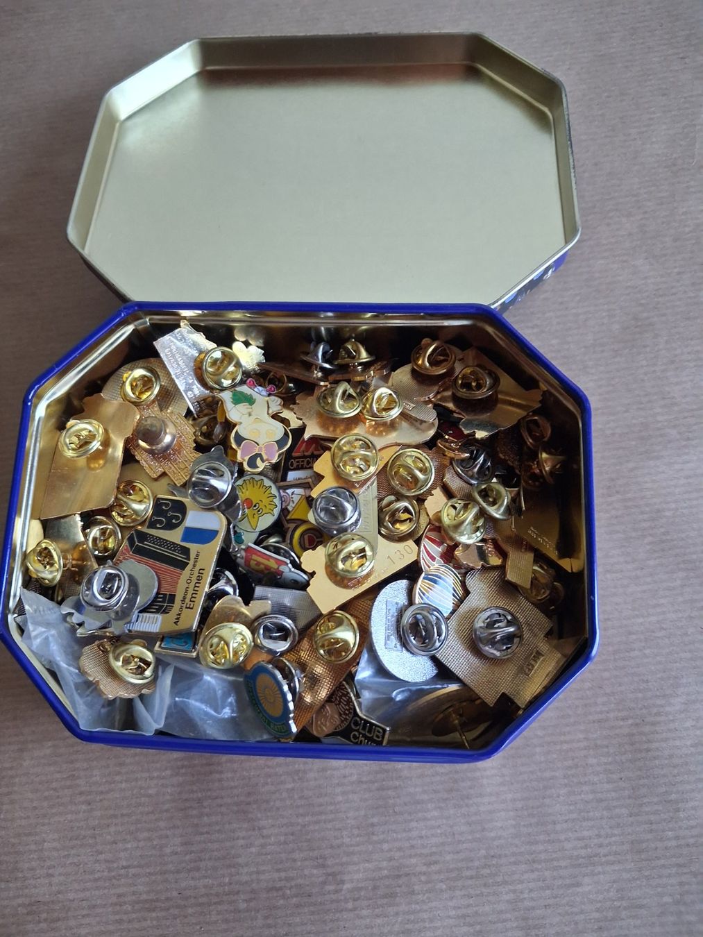 Placchette & Badge: a/ 100+ Pins mit Verschluss – Usato da Hagendorn venduto da siwasi3