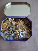 a/ 100+ Pins mit Verschluss