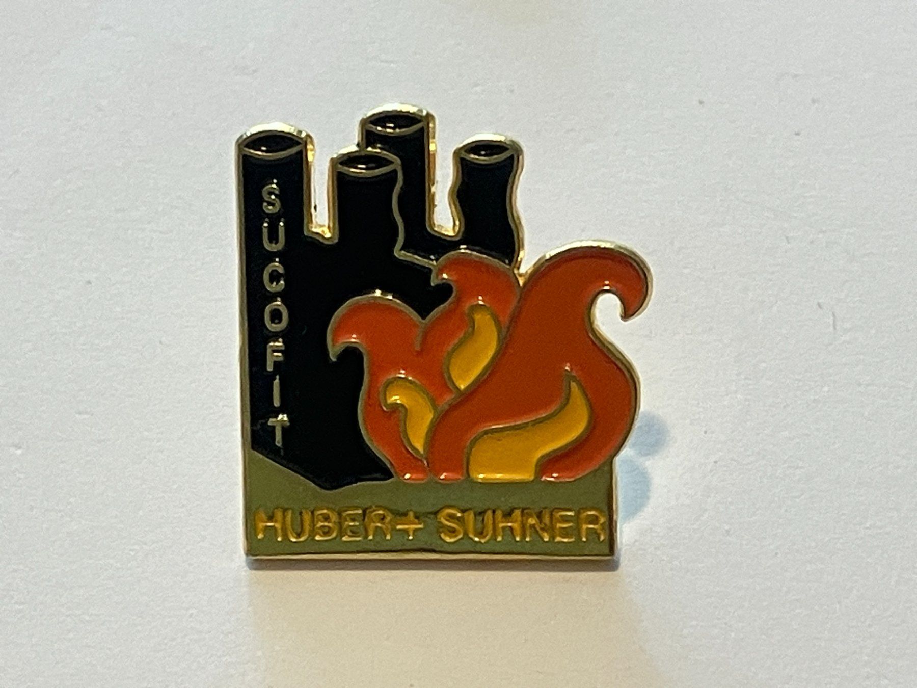 Plaketten & Abzeichen: 1 Pin Huber & Suhner Sugofit – Gebraucht aus Basel von djwwpp