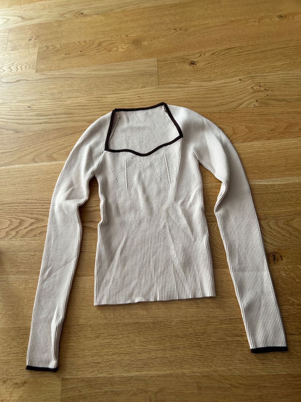 Shein Maglioni & Felpe: Langarmshirt mit U-Boot Ausschnitt, Gr. S – Usato da Altenrhein venduto da _6sbw