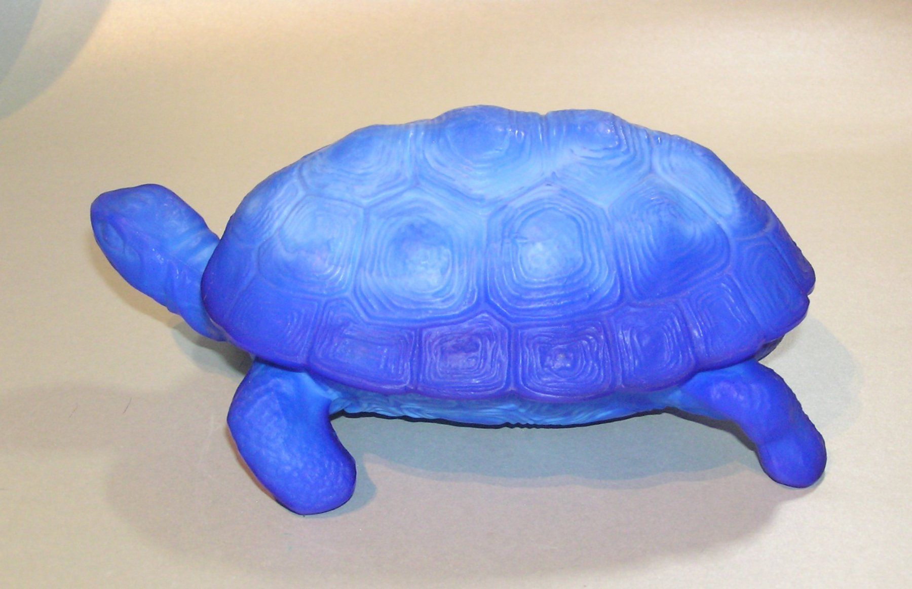 Figuren: Blaue Glas Bonboniere Schildkröte – Gebraucht aus Grenchen von Antique-hunter 3