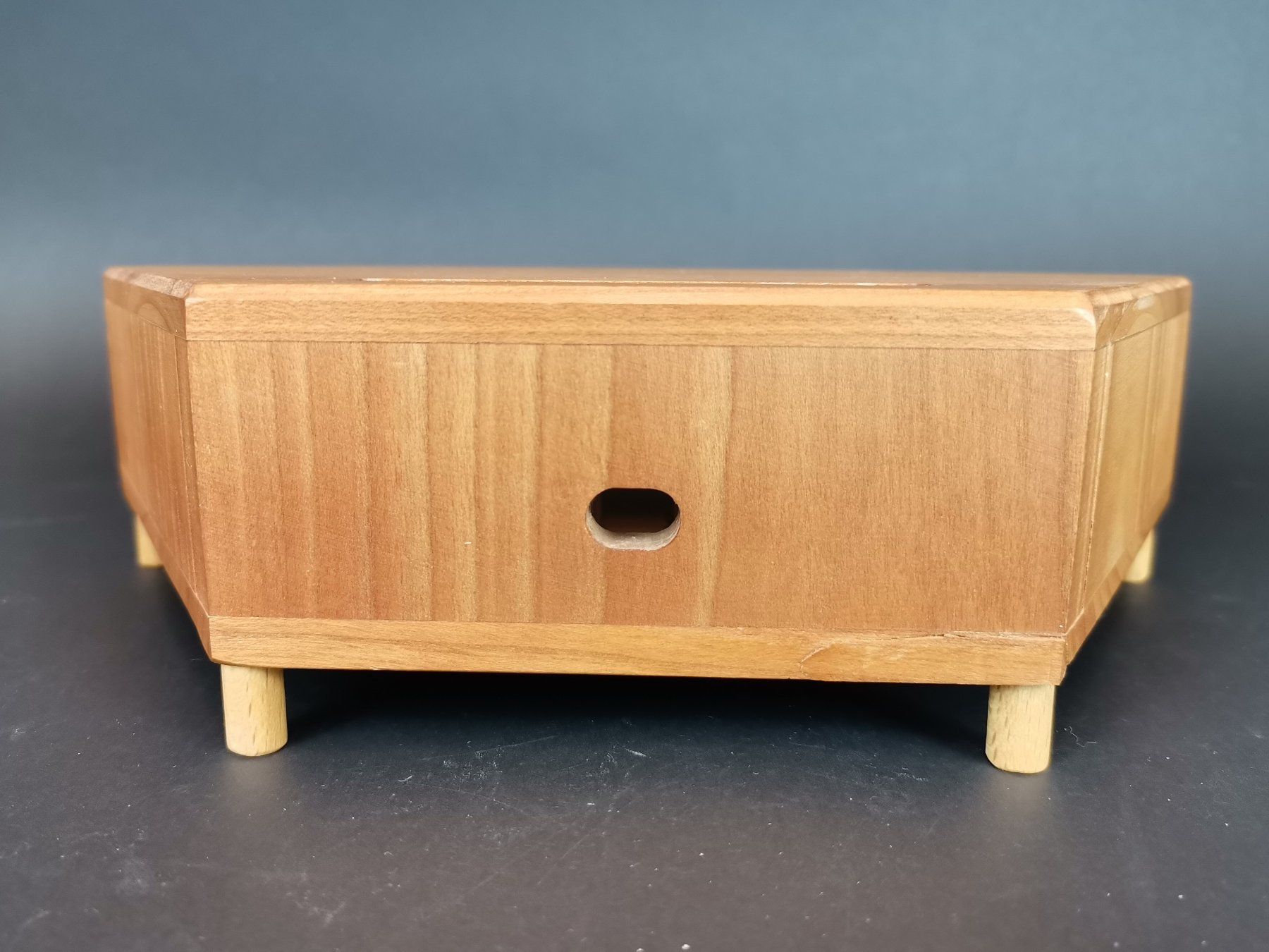 Casse acustiche: SMARTPHONE-LAUTSPRECHERHALTER aus Holz, Hand Made – Usato da Schaffhausen venduto da Restwert_SH 2