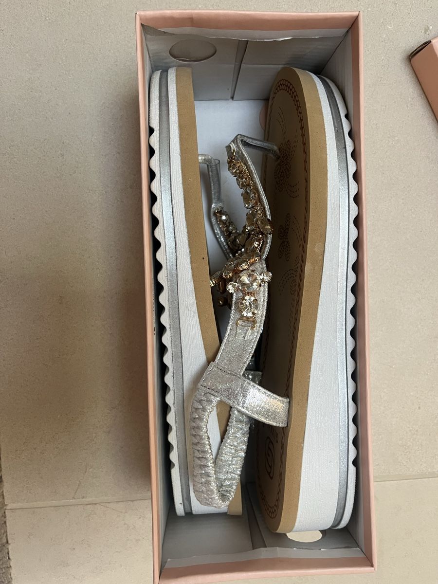 Scarpe da donna: Sandalen Silber Glitzer Gr. 40 Neu mit Box – Nuovo e nell'imballaggio originale da Zollikon venduto da ali_myc2 1