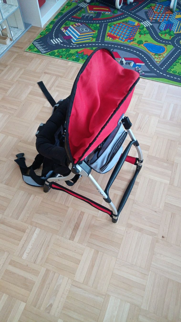 Chicco Bauch- & Rückentragen: Chicco Kindertrage Wanderrucksack gebraucht rot/grau – Gebraucht aus Hütten von phantomlord