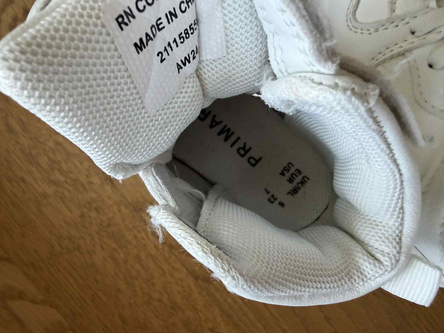Scarpe per ragazzi: Weisse Kinder Sneakers, Grösse 23 – Usato da Riehen venduto da edu_92w7 3