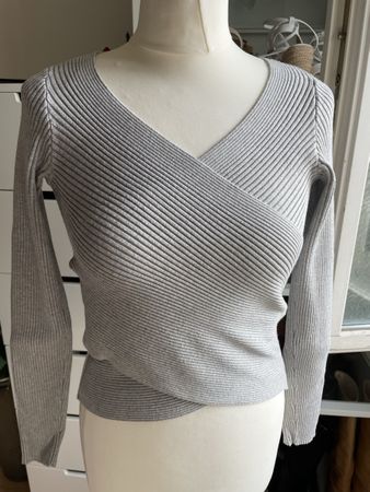 Grey sweater - size S