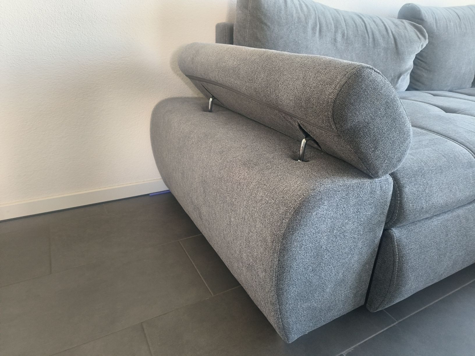 Divani: Gemütliches Ecksofa, grau, mit Schlaffunktion für Gäste – Usato da Niederglatt ZH venduto da steramsy 2