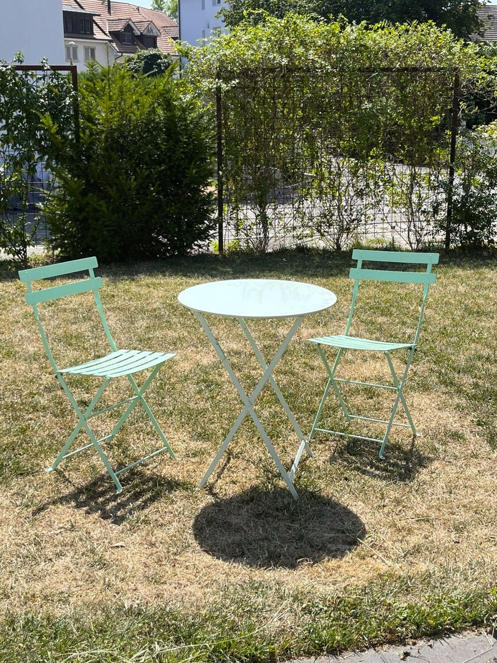 Fermob Set di tavolo e panche: Fermob - Table et chaise de bistrot – Usato da Sugiez venduto da pac_5swd