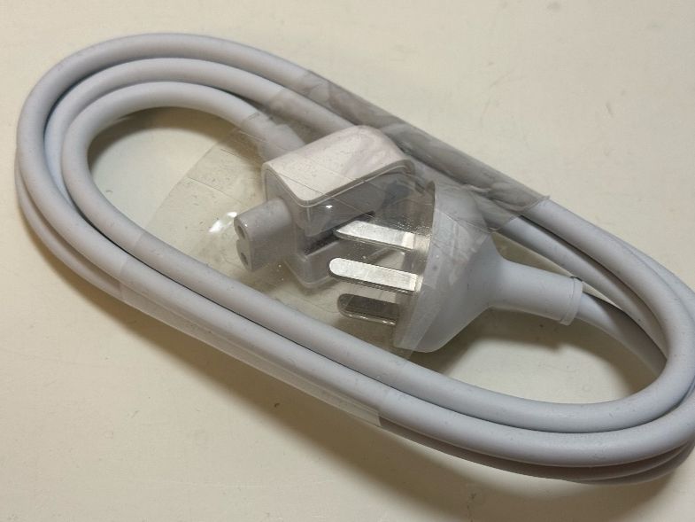 Apple Cavi: Apple Original AC Power Adapter Cable – Nuovo e nell'imballaggio originale da Geneve venduto da MartyGeneve